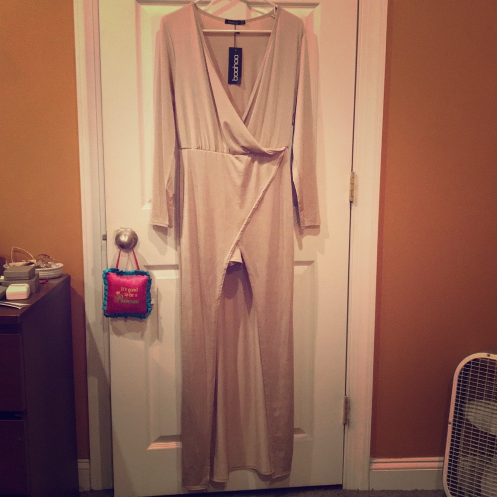 Boohoo NWT long sleeved maxi